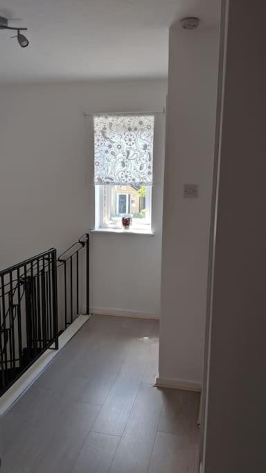 Private 2 Bed Flat Close To Excel & City Airport London Exterior foto