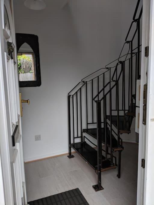 Private 2 Bed Flat Close To Excel & City Airport London Exterior foto