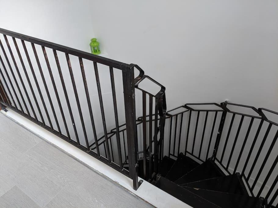 Private 2 Bed Flat Close To Excel & City Airport London Exterior foto