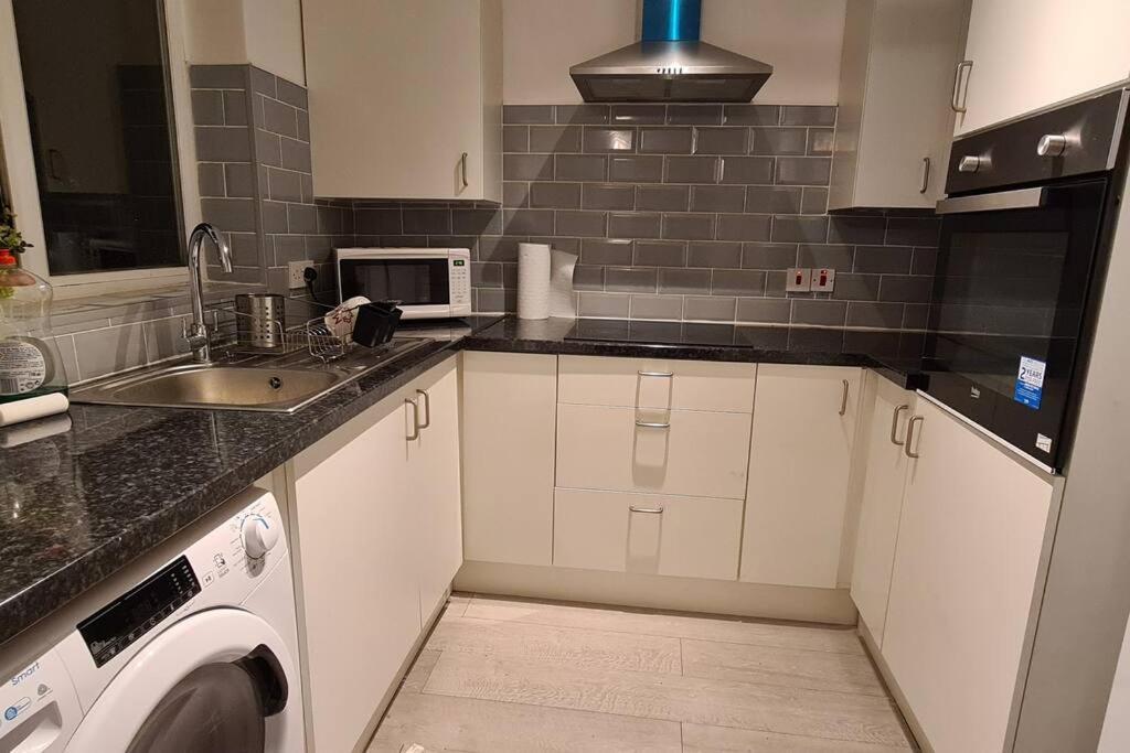 Private 2 Bed Flat Close To Excel & City Airport London Exterior foto
